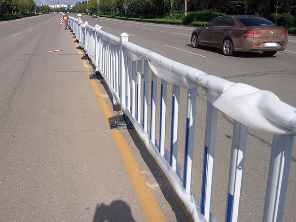 道路隔离护栏图片4
