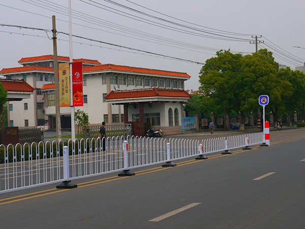 湖北京式道路护栏图片3