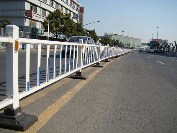 城市交通护栏图片2