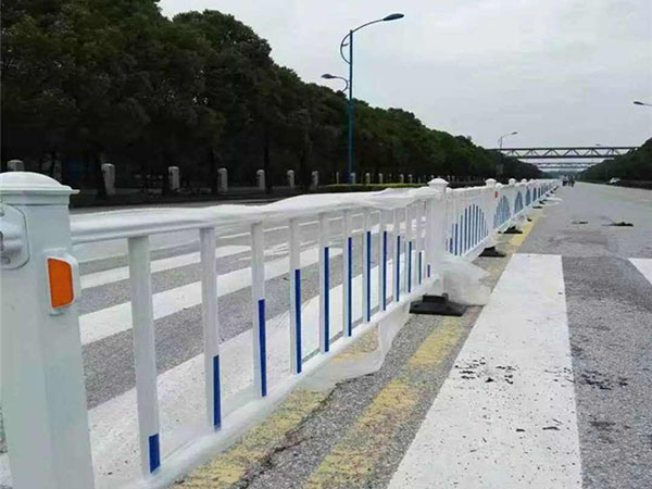 道路锌钢护栏案例