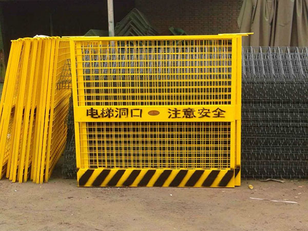 电梯防护门图片5